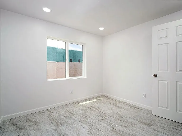 1017 E. West Circle Dr. — Photo 15