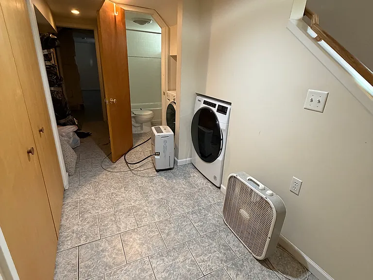 139 Leslie St — Photo 18