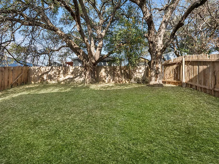 2110 Nogales Trl — Photo 27