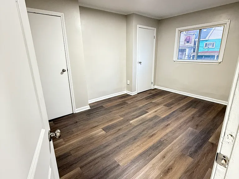 1017 Valonia St — Photo 7