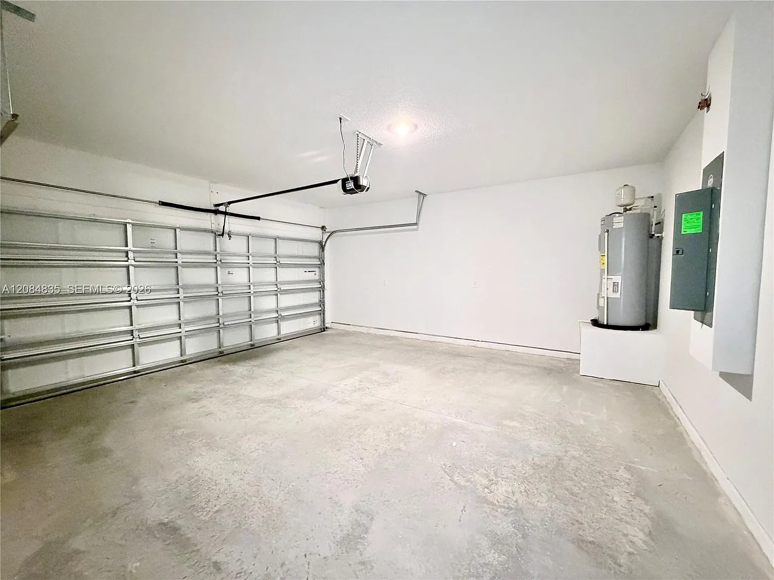 3 bed, 1827 sqft, $2,300 — Photo 3