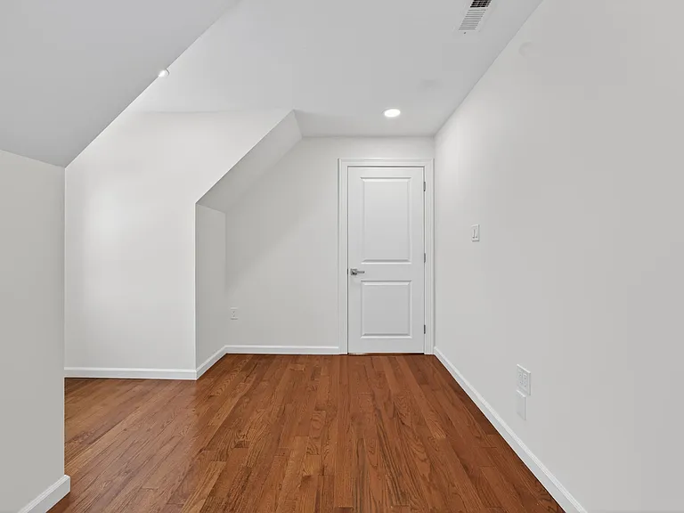 166 Londonderry Rd — Photo 11