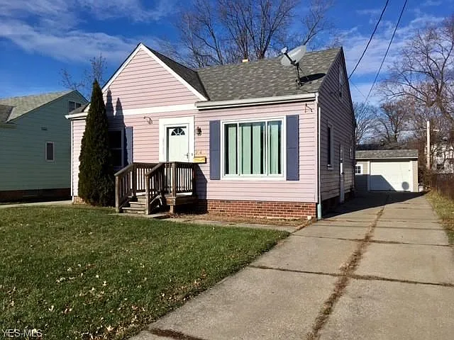 25401 Drakefield Ave photo 1