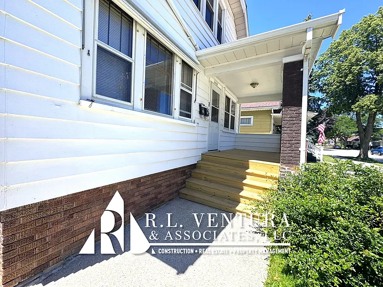 2418 Lasalle St #1/2 — Photo 4