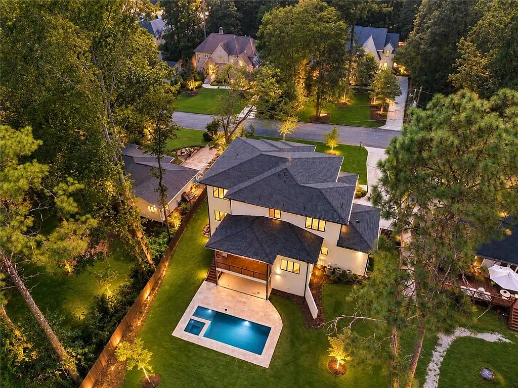 6 bed, 7.5 bath, 7040 sqft, $25,000 — Photo 2