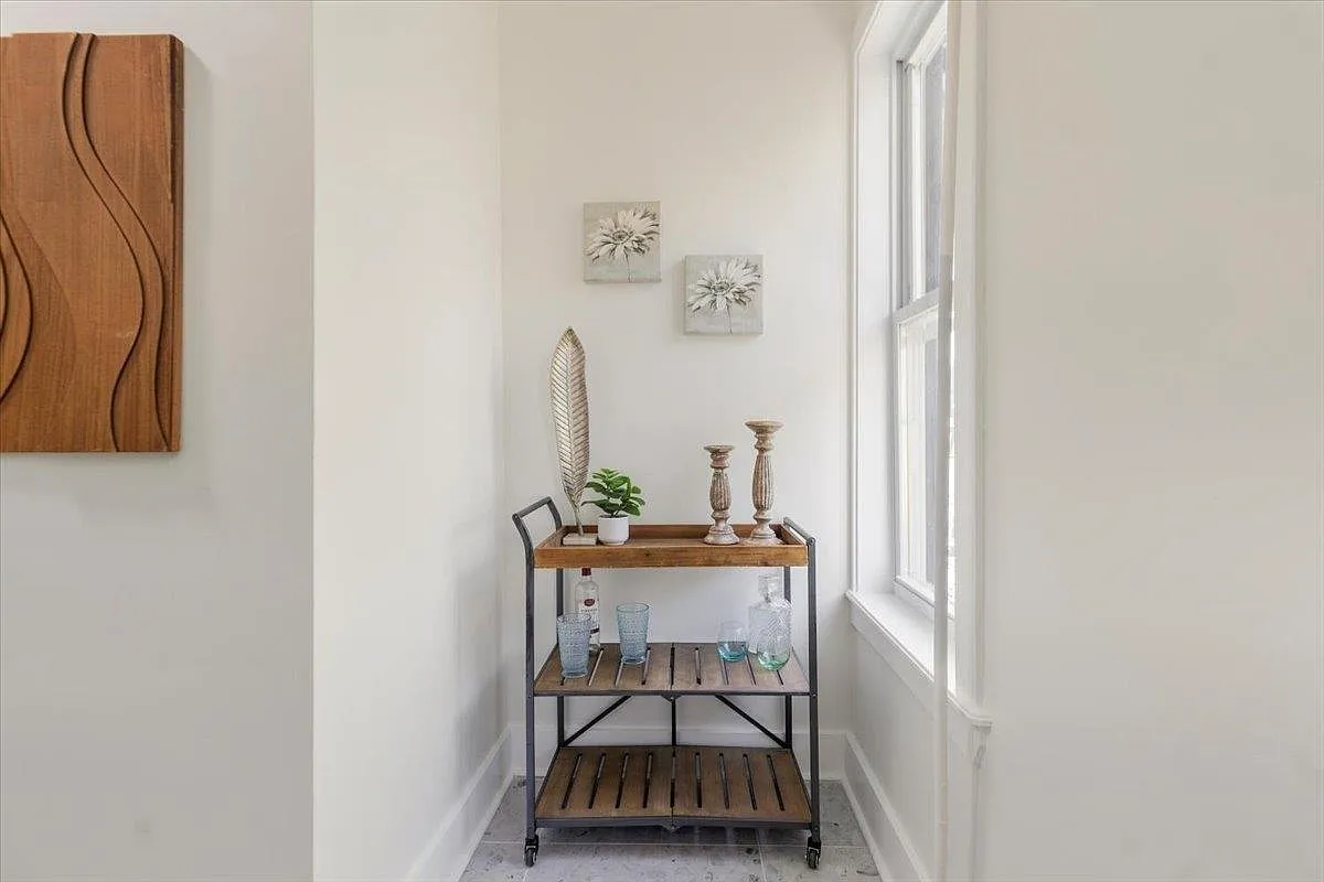 2 bed, 1.0 bath, $2,350 — Photo 4