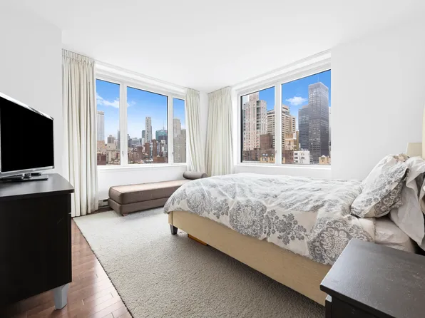 225 East 34th Street 19C image 3 of 17