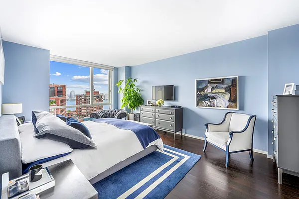 Sold by Compass | media 4