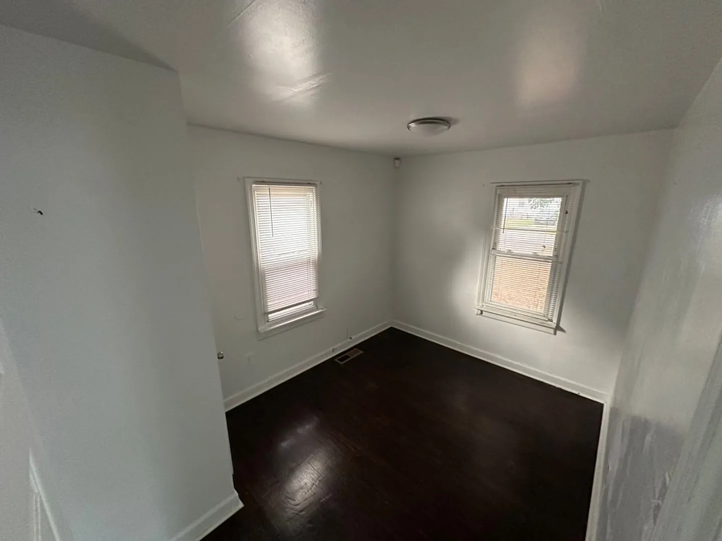 3 Bed/ 1.5 Bath — Photo 4
