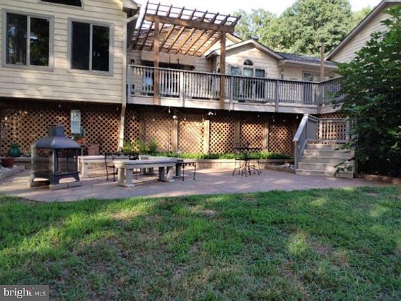 3rd image of 520 Lake Caroline Dr