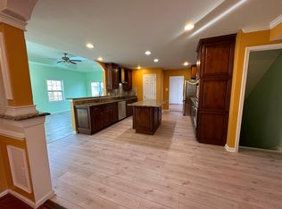 10704 Oldfield Dr, Reston, VA 20191