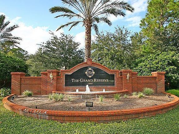 3rd image of 13810 N Sutton Park Dr #1025