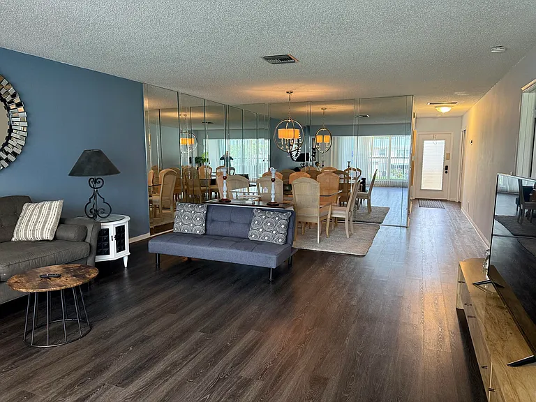 1520 NW 19th Ter #203 — Photo 7