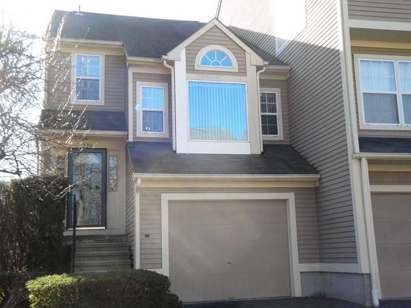 229 Algonquin Lane, Trumbull Ad Photo