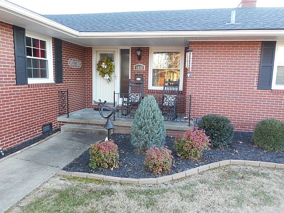 3rd image of 1036 Standish Pl N