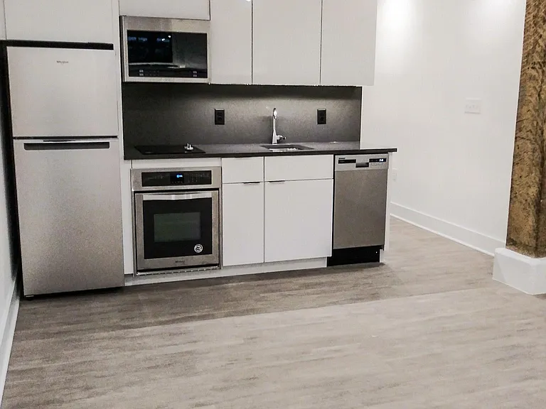 425 N Prince St #4 — Photo 1
