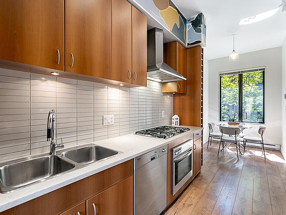 5th image of 1425 W 11th Ave #1