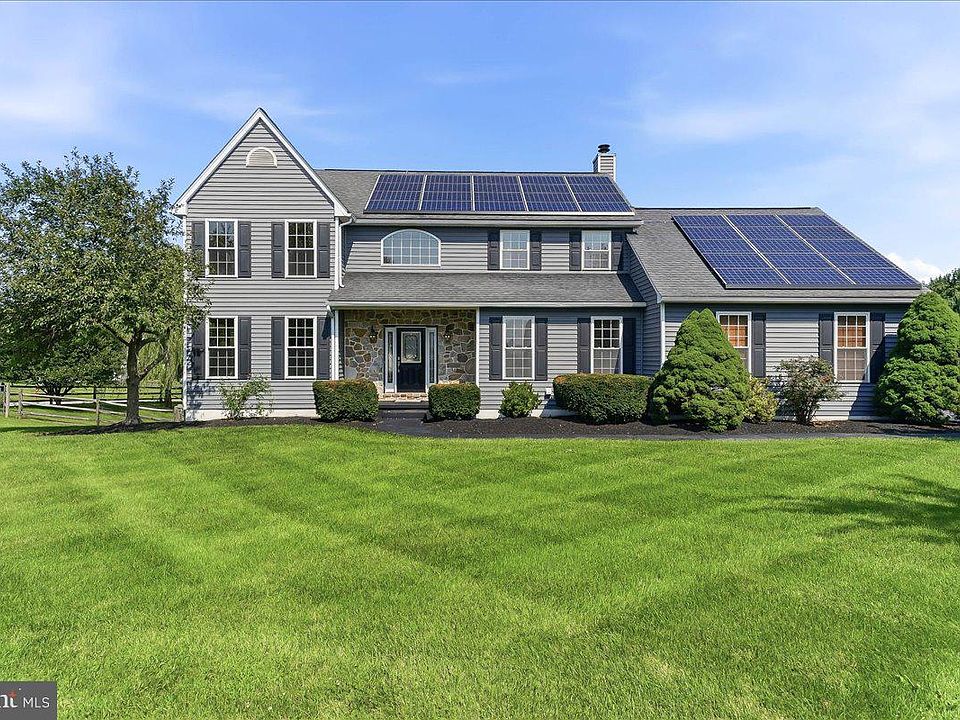 1st image of 206 Crimson Dr