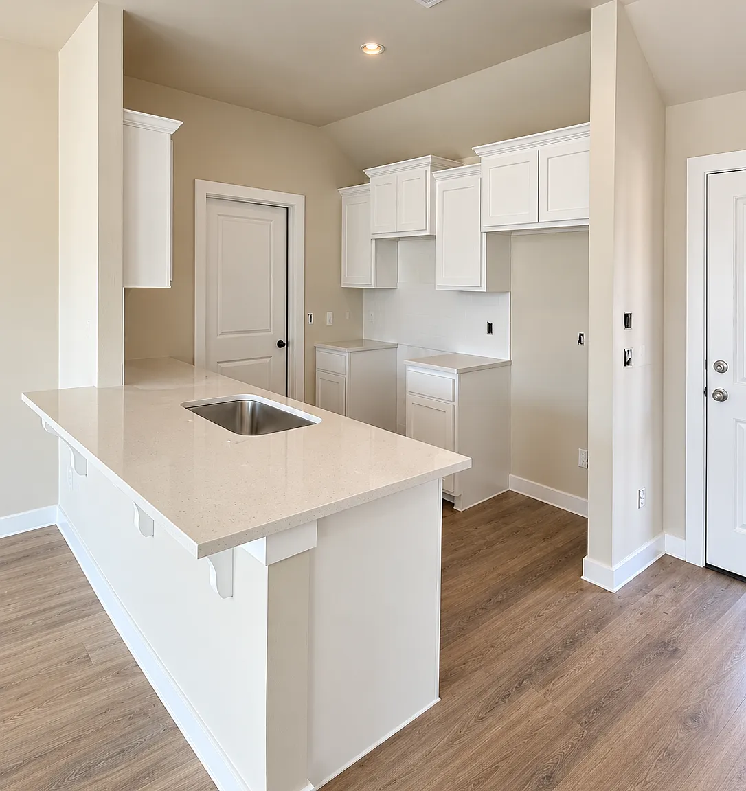 3 bed, 1200 sqft, $1,740 — Photo 3