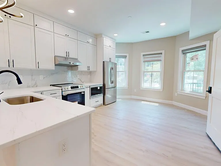 229 Highland Ave #3 — Photo 4