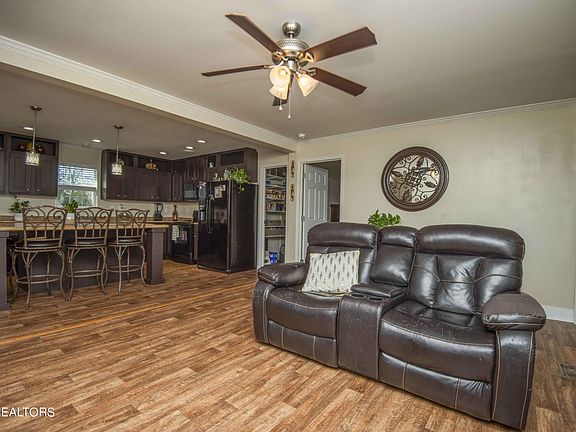 4th image of 332 Hartfield Ln