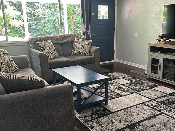 5th image of 942 Gilbey Ln