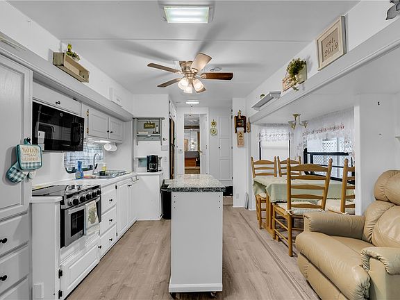 3rd image of 140 Loop Cir