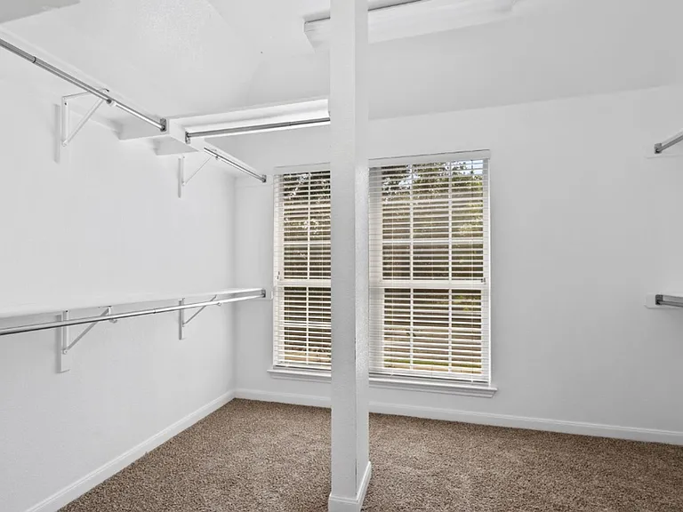 10724 Thoroughbred Dr — Photo 25