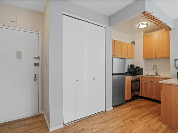 160 East 91st Street image 4 of 8