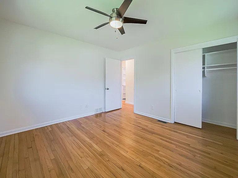 8701 Brookville Rd — Photo 20