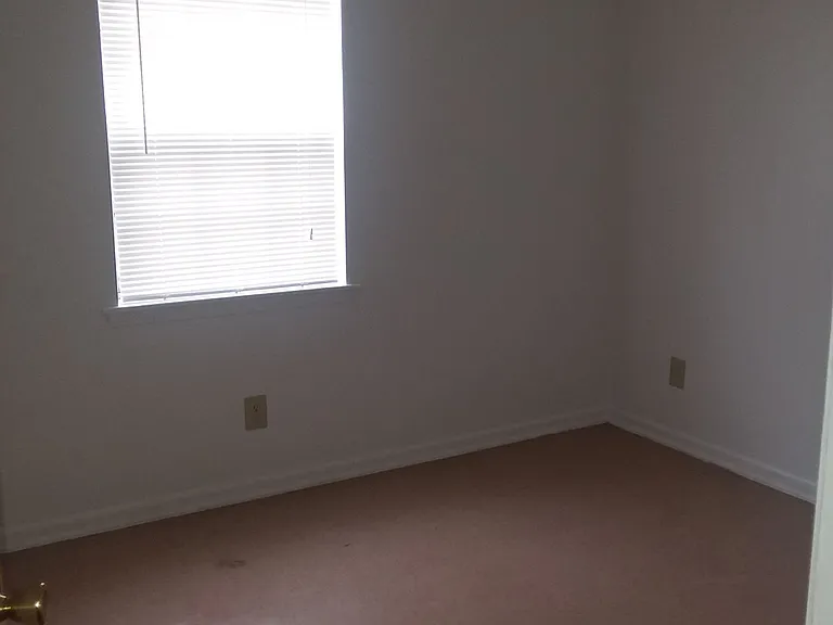 208 E Wells St — Photo 7
