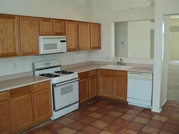 3rd image of 13139 W Cypress St