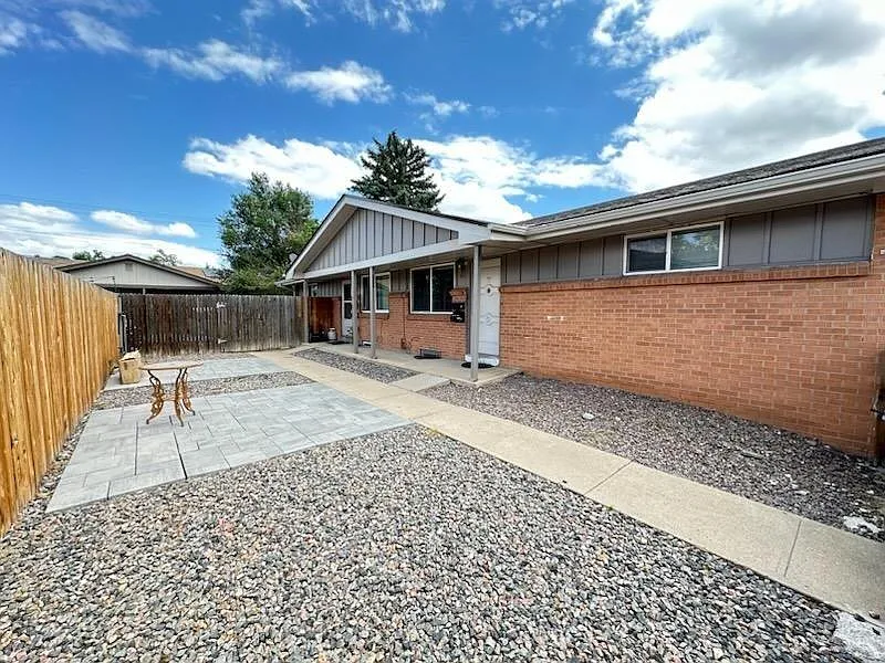 2 bed, 800 sqft, $1,845 — Photo 2