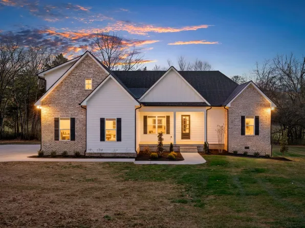 330 Thoroughbred Ln, Hartsville, TN 37074