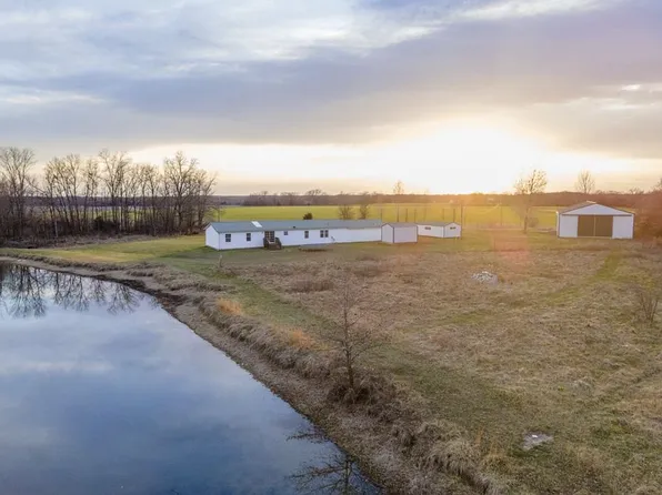 54086 Finch Rd, Vandalia, MO 63382