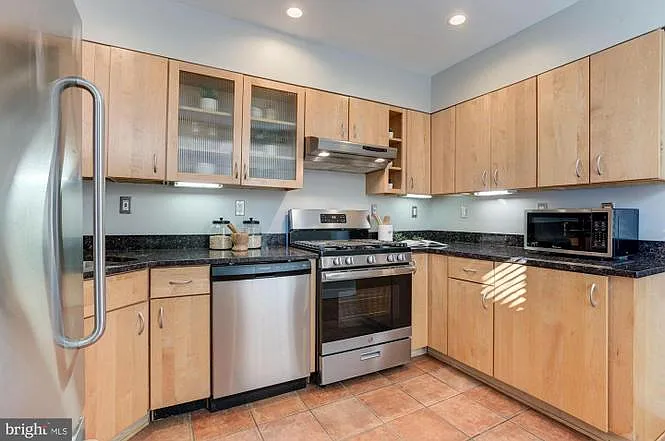 512 S Milton Ave — Photo 2