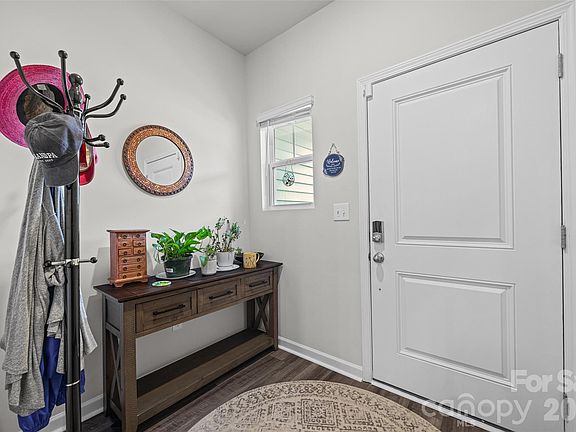 3rd image of 515 Tayberry Ln
