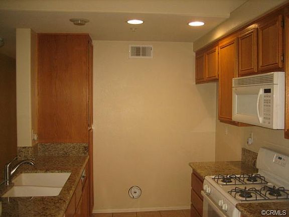 4th image of 25607 Prospect Ave