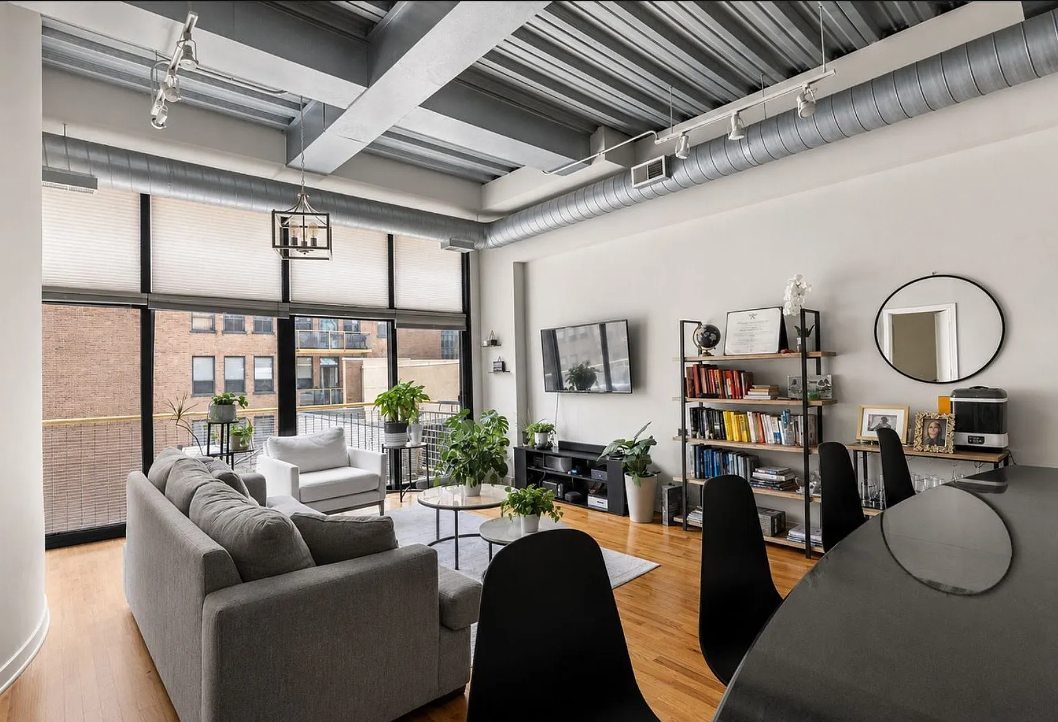 2 bed, 1050 sqft, $3,000 — Photo 2
