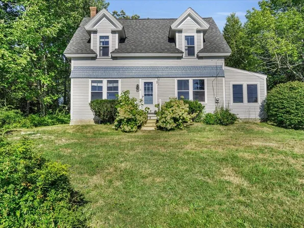 31 Ferry Road, Brooksville, ME 04617
