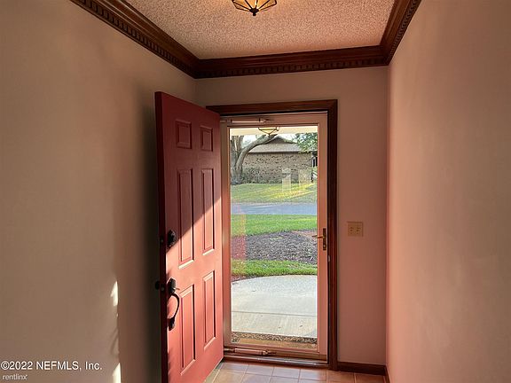 5th image of 958 Cobblestone Dr