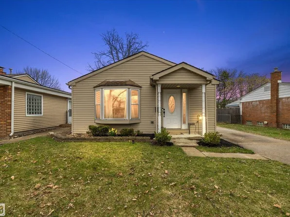 22617 Detour St, Saint Clair Shores, MI 48082