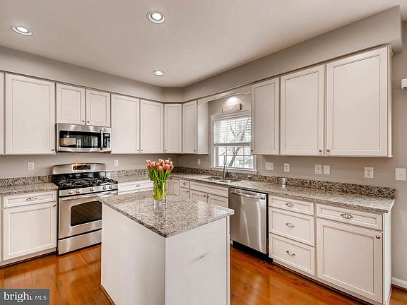 2nd image of 305 Buckworth Ct