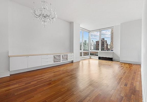 3rd image of 300 E 77th St APT 10A