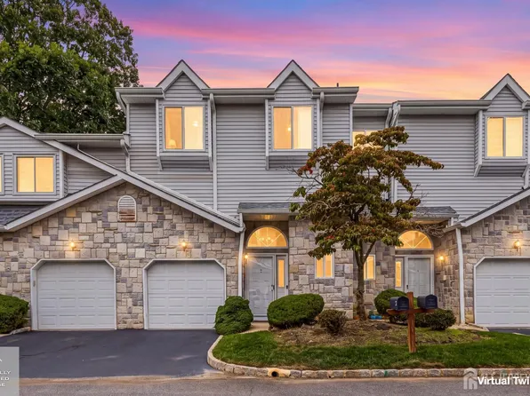 2 Lee Lee Ln, Laurence Harbor, NJ 08879