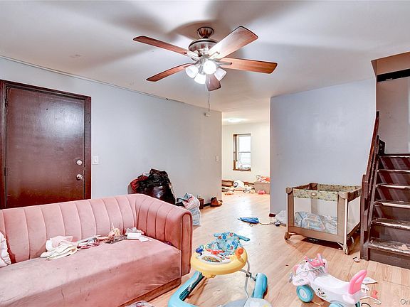 4th image of 112 W Parmenter Street