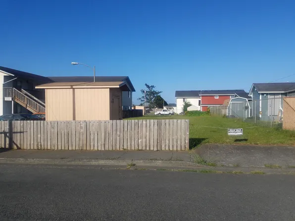 764 E St, Crescent City, CA 95531