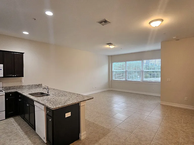 7135 Greenwood Park Cir #105 — Photo 5