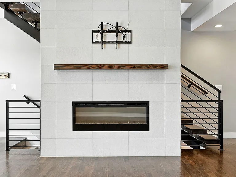 5630 S Sycamore St — Photo 3