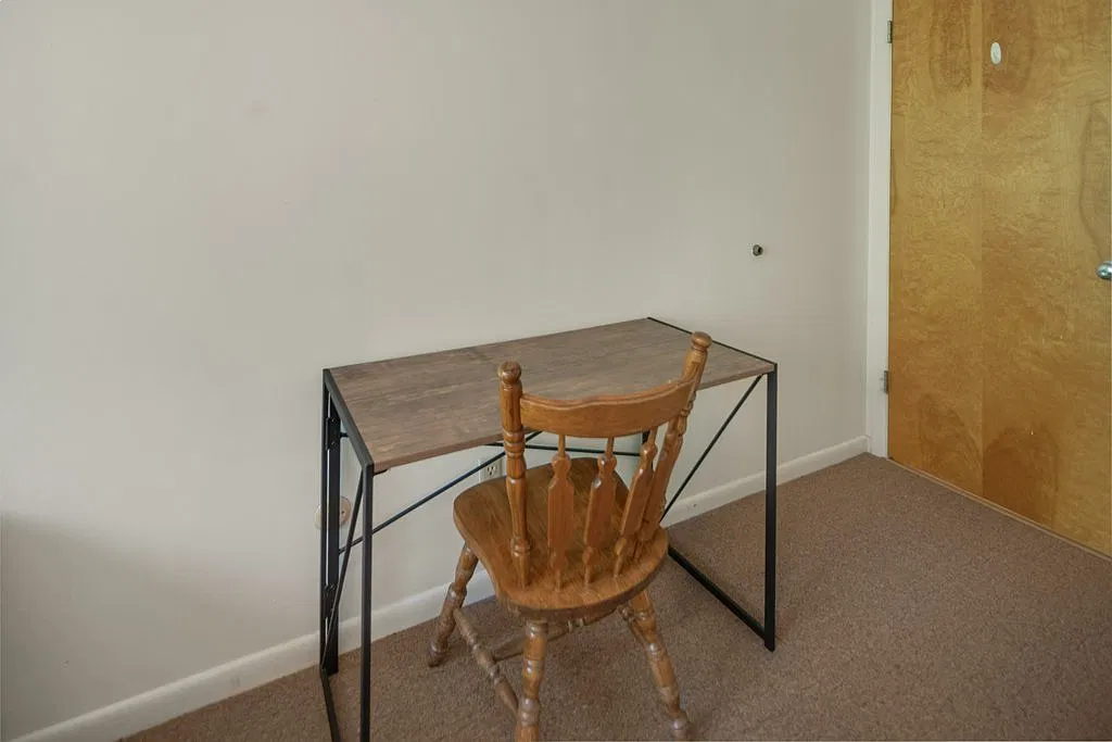3 bed, 800 sqft, $1,250 — Photo 3